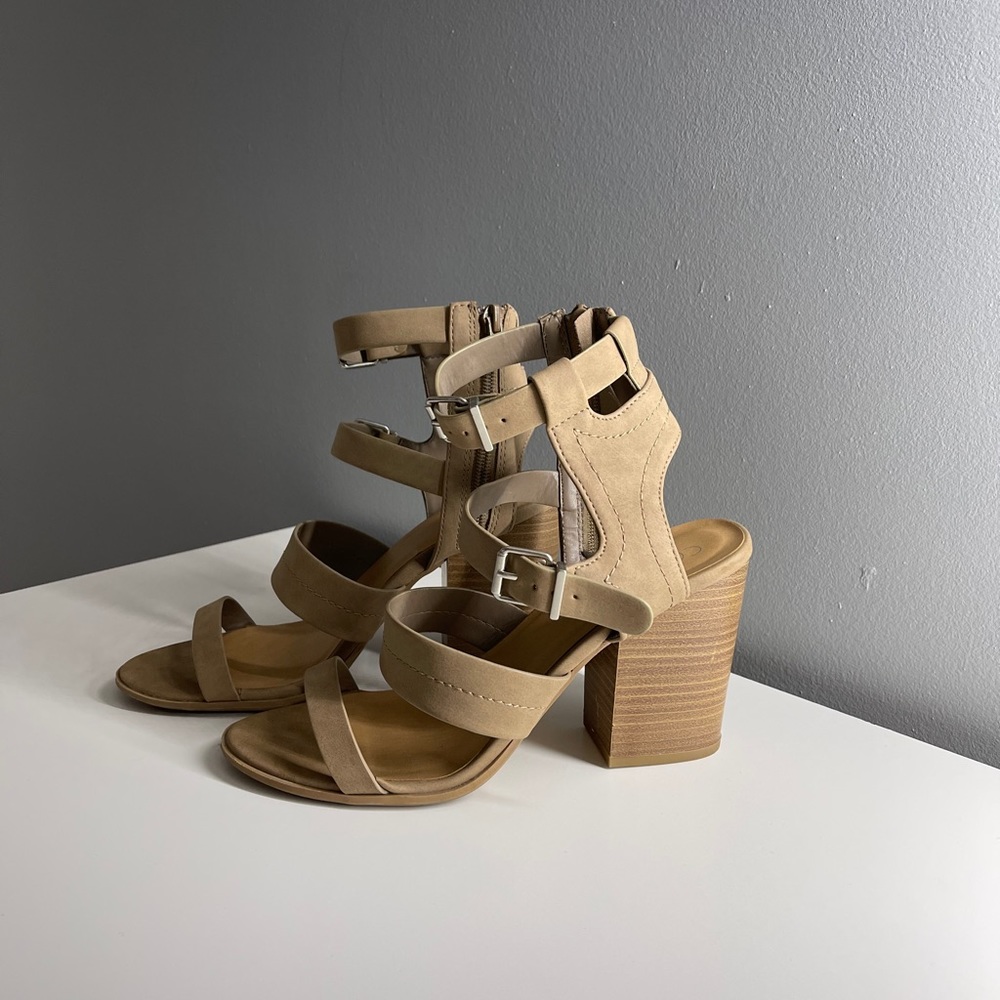 Chunky Sandel Heels